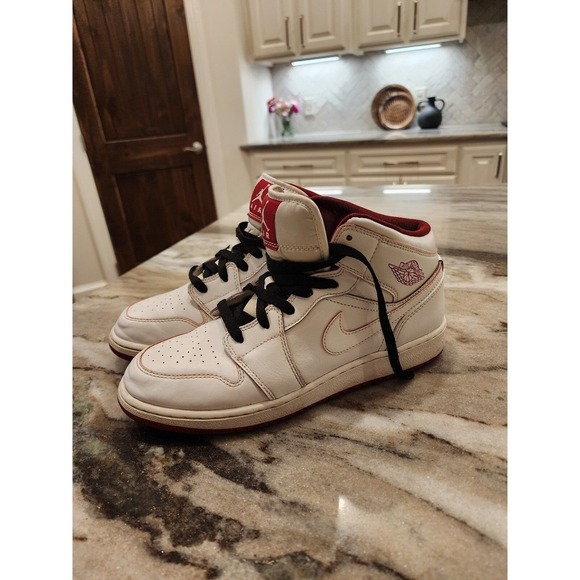 Nike Air Jordan Mid 'White Gym Red' size 7Y - Picture 2 of 7